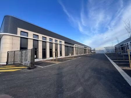 location commerce 454 m² à gallargues-le-montueux (30660)