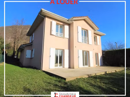 location maison 6 pièces 156m2 voiron 38500 - 1595 € - surface privée