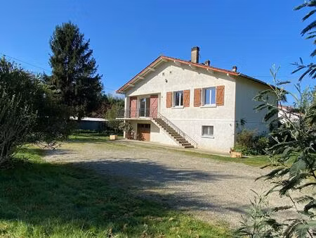 maison avec sous-sol entier sur terrain de 1558m2