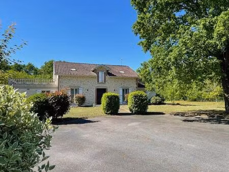 ancien relais de chasse rénové de 237 m2 avec piscine et grand garage sur terrain 3345 m2