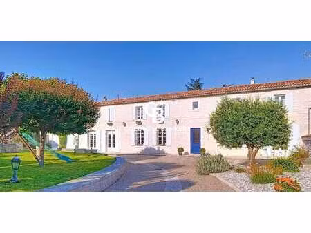 maison avec piscine et jardin montils (17)