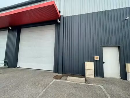 location commerce 341 m² à saint-quentin-fallavier (38070)