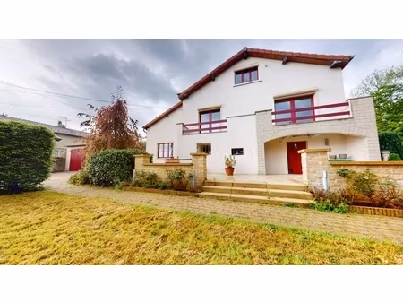 à vendre  en exclusivité  proche de la belgique et du luxembourg  une maison individuelle 