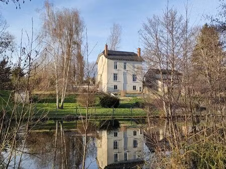 maison entièrement rénovée à le vigeant   2mn de l'isle jourdain avec plan d'eau et...