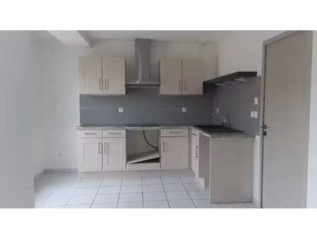 location maison à allonnes (72700) : à louer / 76m² allonnes