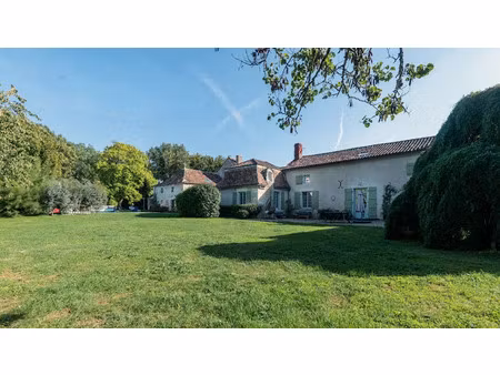 vente propriété 10 pièces 282 m² à antigny (86310)  493 500 €