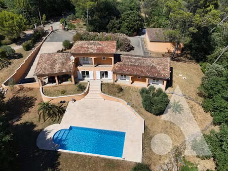 le cannet des maures villa contemporaine de 240m² - terrain de 4000m² - piscine