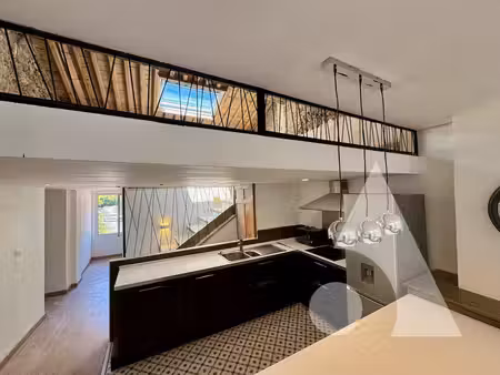 élégance au coeur de cotignac appartement traversant rénové avec goût