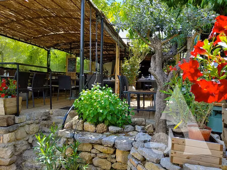 entrecasteaux ? maison de village  où authenticité et modernité sont réunies