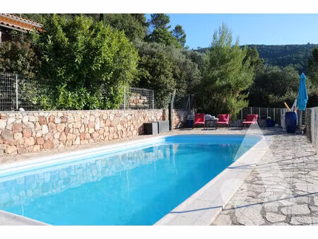 au cannet-des-maures ? une bastide provençale pleine de charme et de potentiel