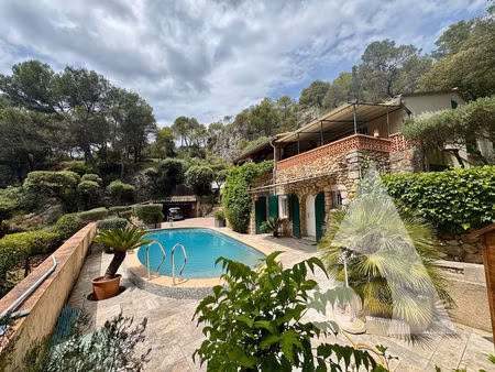 à vendre maison de charme 148 m² sur terrain de 2 900 m² ? villecroze (var)