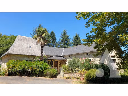 salignac eyvigues  propriété 6 pièces 154 m2  truffière  dépendances et 33 hectares