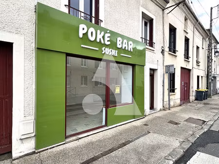 local commercial situé en plein centre-ville de vaux-sur-seine