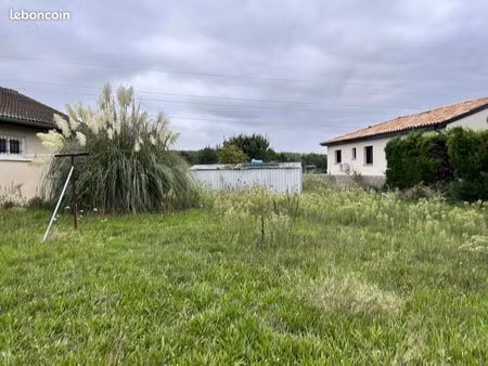 terrain 425 m² taponas