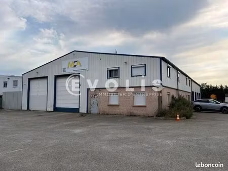 local d'activité 840 m²