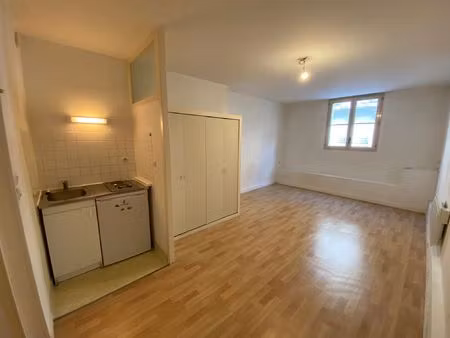 angers – hyper centre / rue lenepveu – studio – 25 m2