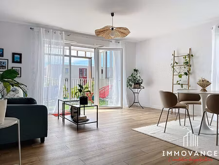 appartement t4 de 80m2 - 2 places de parkings -1 salle de bains