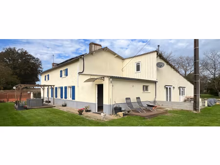 maison pleuville 6 pièce(s) 257 m2