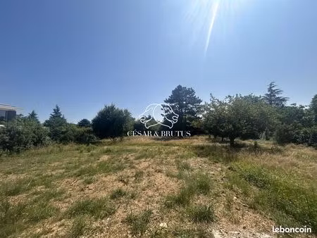 terrain 882 m² écully