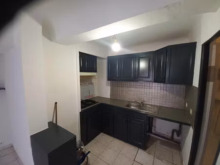 location appartement 2 pièces 31 m² à la roquebrussanne (83136)