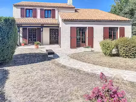 vente maison 5 pièces 171 m² à salles-sur-mer (17220)  479 500 €