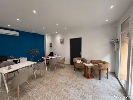 beau local à louer au cœur du village