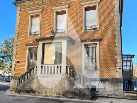 immeuble delle 9 pièce(s) 200 m2