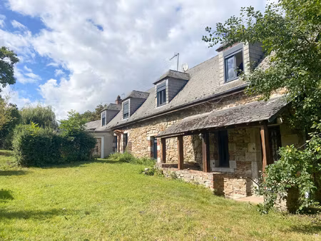 fermette en pierre au village - secteur excellent