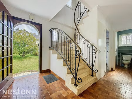 maison avec vie de plain pied sur mellac  3 chambres et un bureau avec sous sol complet.