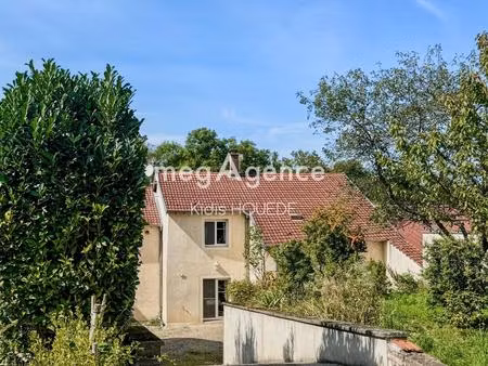 spacieuse maison dans un cadre paisible