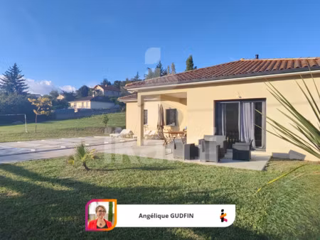 maison contemporaine avec piscine et terrain de 2300 m2 sa