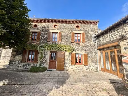 maison en pierre de 130 m² à usson