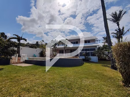 maison petite ile 4 pièce de 134 m2 sur 930m²  centre ville petite ile