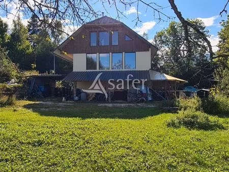 propriété isolée dans les bauges