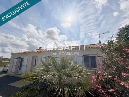 maison de 2010 avec double garage et terrain spacieux