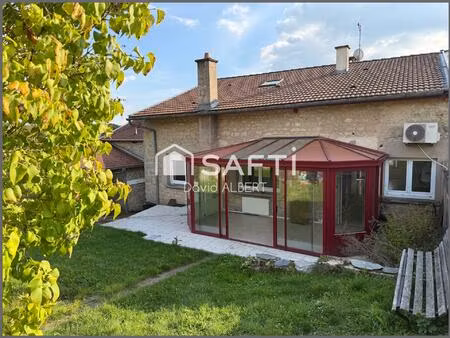 grande maison avec potentiel d’aménagements.