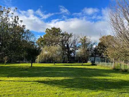 maison habitable de suite sur 1ha66 de terrain plat et toutes les installations pour un él