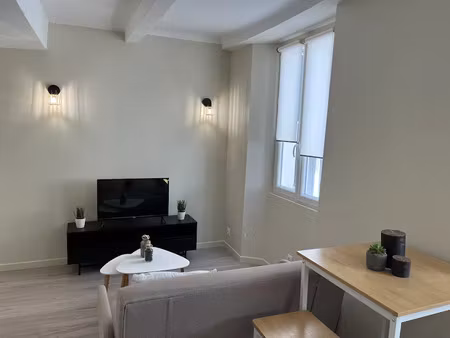 location meublée appartement 1 pièce 21 m² à vence (06140)  730 €