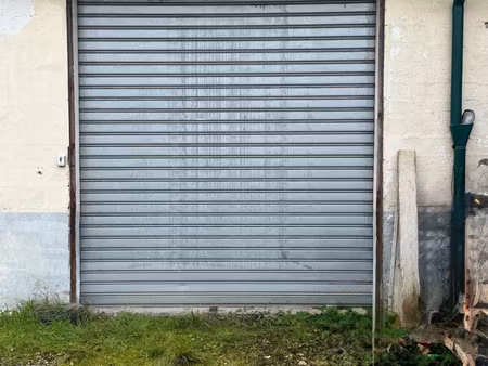 à louer – grand garage / espace de stockage 45 m²