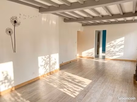 exclusivite secteur tournes  spacieuse maison de pierre