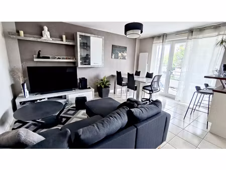 idéalement situé à ostwald (67540)  au pied du tram  apparte