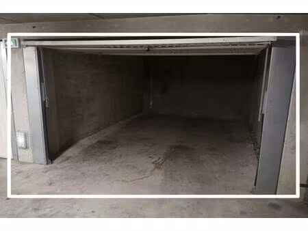 garage pmr 18 m² : vallauris
