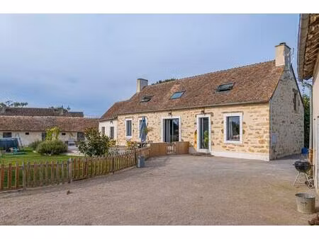 fermette rénovée + dépendances