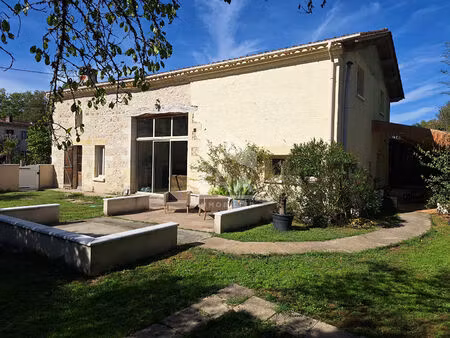 maison individuelle en pierre à 8 minutes de montpon ménestérol.