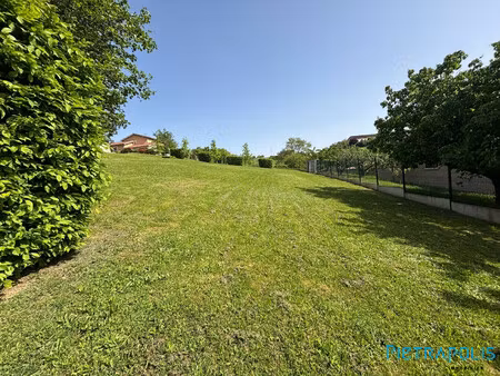 terrain constructible 700m²