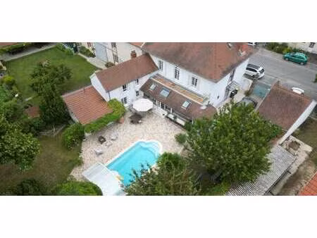 maison avec piscine et terrasse plivot (51)