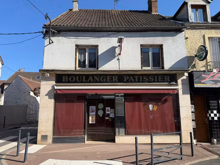 immeuble au coeur d'etrechy