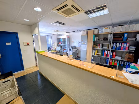bureaux 177 m2 - 6 places de stationnement - zi les playes -