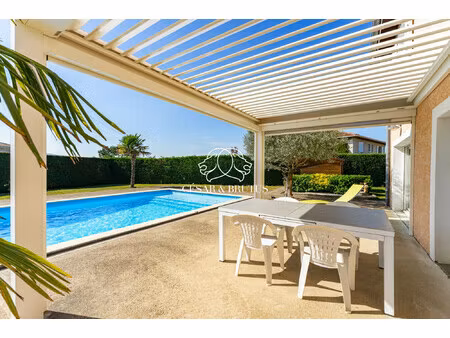 en exclusivité – maison familiale avec piscine et vue sur les