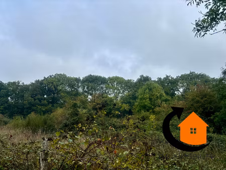 situe a 3 km de la loupe